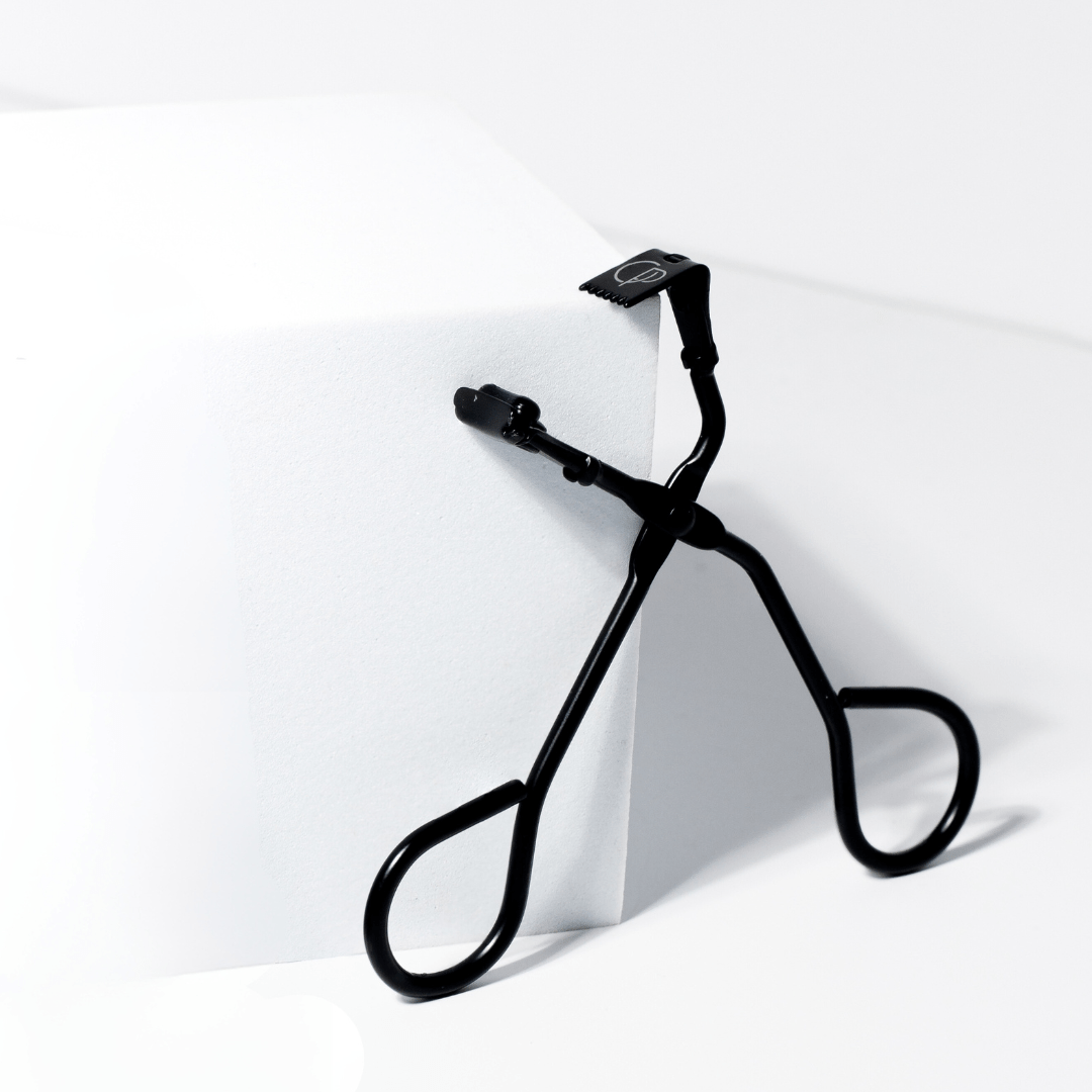 Mini lash outlet curler