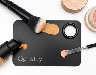 MAKEUP PALETTE IN USE 